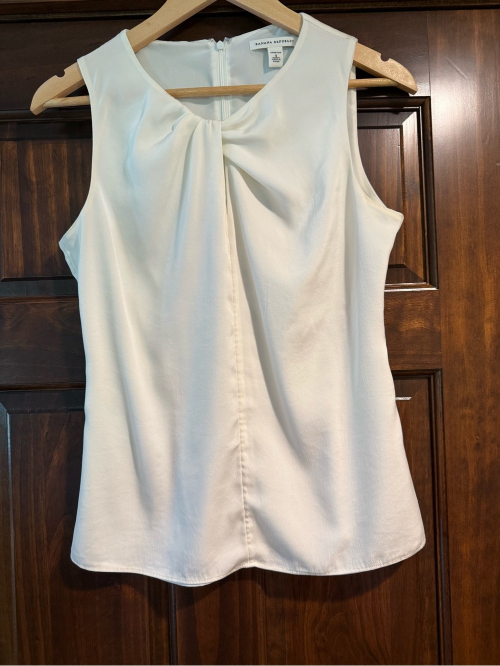 Banana Republic Silk Blend Cream Sleeveless Blouse, size 4